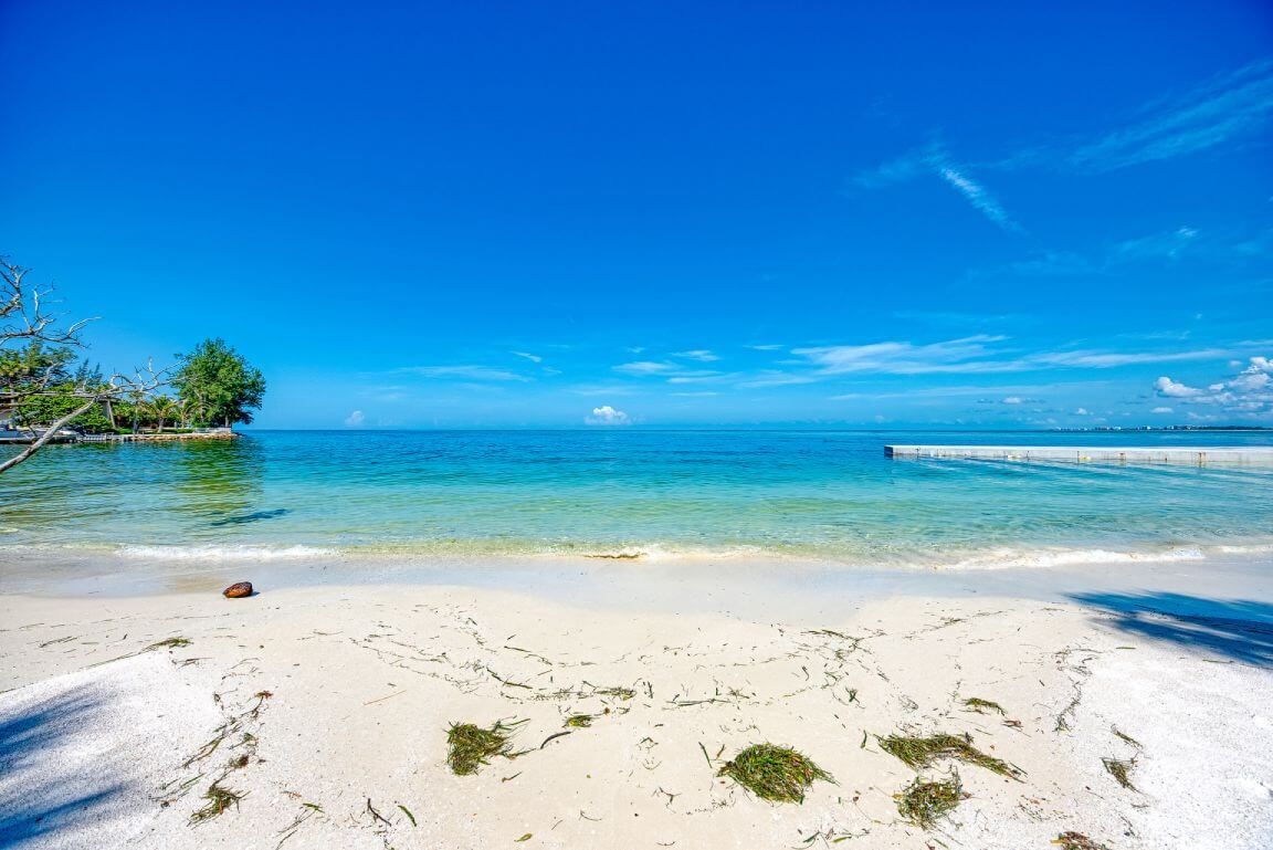 Beachfront vacation rental in Siesta Key, FL near the sand.